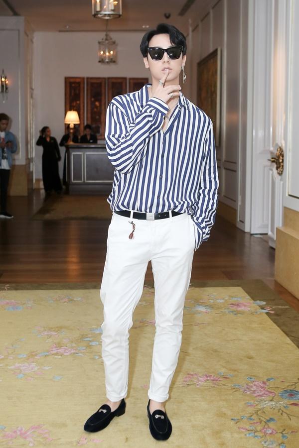 Sát ngày lâm bồn, Tú Vi vẫn xúng xính váy áo vác bụng bầu tình tứ bên chồng-3