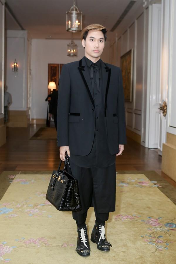 Sát ngày lâm bồn, Tú Vi vẫn xúng xính váy áo vác bụng bầu tình tứ bên chồng-8