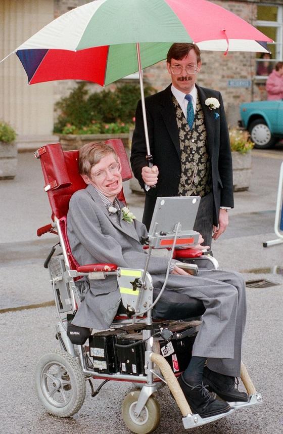 Nhà vật lý Stephen Hawking trong đám cưới lần 2, tháng 9/1995. (Ảnh: Mirror)