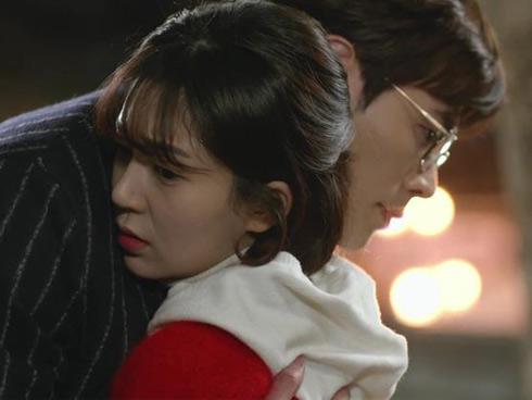 4 năm đằng đẵng nuôi bạn gái ăn học, vừa ra trường nàng phải lòng luôn anh đồng nghiệp