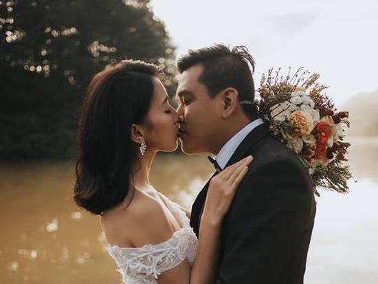 Từng thấy cô nàng té xuống mương vẫn đứng cười, chàng trai không ngờ có ngày 'mê đứ đừ'