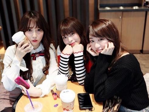 'Được ăn cả, ngã về không': nhóm nhạc 3 diễn viên khiêu dâm vẫn bất chấp debut