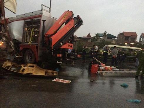 Vụ xe cứu hỏa chạy ngược chiều bị tông trên cao tốc: Xe khách chạy tốc độ bao nhiêu?