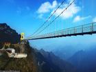 Trung Quốc mở cửa cầu đáy kính cao hơn tòa nhà 65 tầng