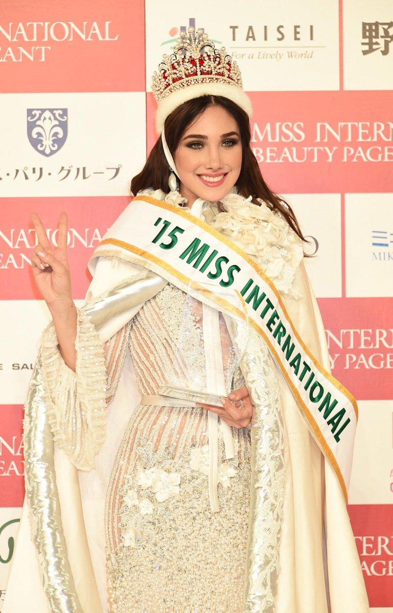 Hoa hậu Quốc tế Edymar Martinez bất ngờ 'thả tim' khi xem Hoa hậu H'Hen Niê tạo dáng