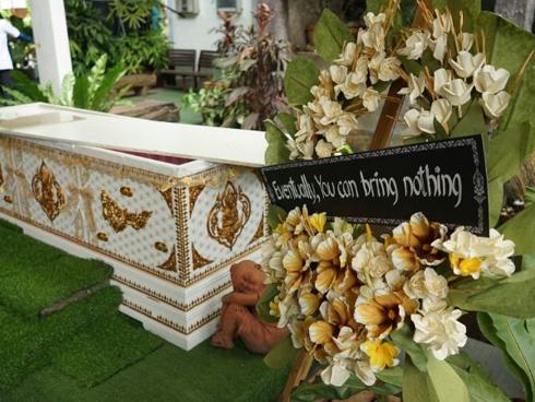 Quán cà phê lấy ý tưởng từ cái chết thu hút giới trẻ Thái Lan