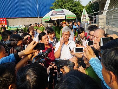 Chiếc Honda Air Blade đang chạy bỗng cháy trơ khung-3