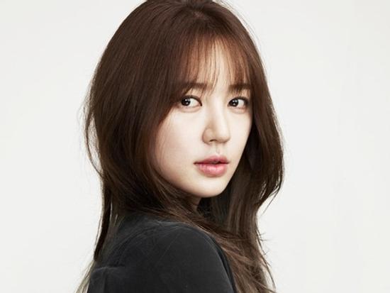 Sao Hàn 23/3: 'Thái tử phi' Yoon Eun Hye từng suýt bị mù vì antifan quậy phá