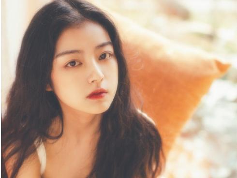 Nữ sinh Sư phạm được khen 'xinh như tiên nữ giáng trần'