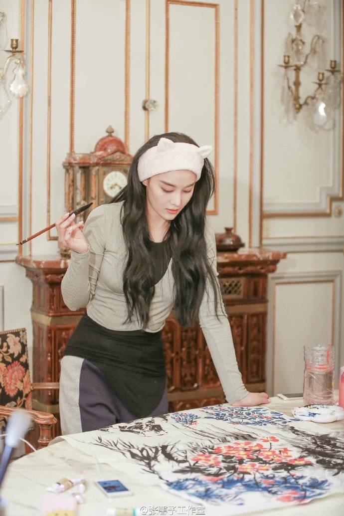 Mỹ nhân thị phi nhất showbiz Hoa ngữ, Lý Mạc Sầu Trương Hinh Dư không ngờ vẽ tranh lại mê hồn đến thế!-5