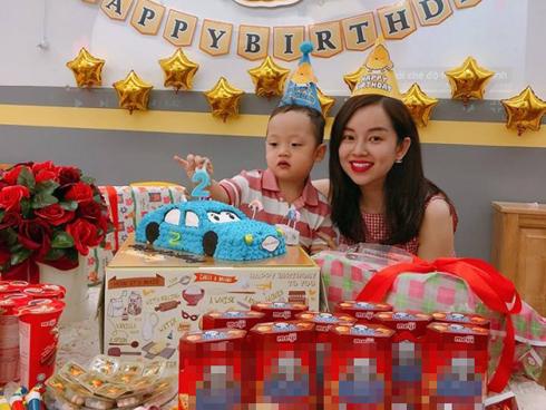 Bé Khoai Tây trong loạt ảnh siêu đáng yêu mừng sinh nhật sớm bên mẹ Ly Kute