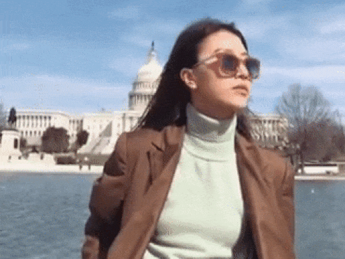 Hot girl - hot boy Việt: Quỳnh Anh Shyn 'thả dáng' trước điện Capitol nổi tiếng của Hoa Kỳ