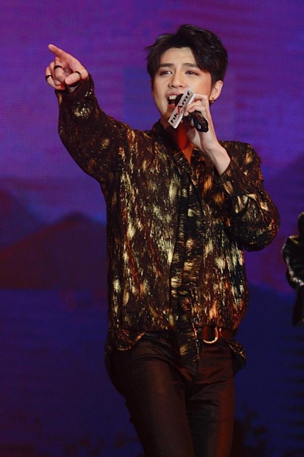 5 lần 7 lượt, Noo Phước Thịnh đã ‘đốt cháy’ sân khấu quốc tế thế này-2