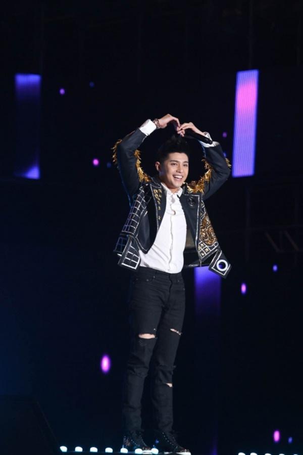 5 lần 7 lượt, Noo Phước Thịnh đã ‘đốt cháy’ sân khấu quốc tế thế này-4