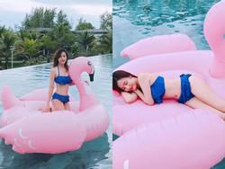 Hot girl - hot boy Việt: Midu phô diễn hình thể trong trang phục bikini khi đi bơi