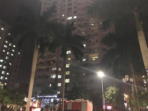 Hà Nội: Cháy trong chung cư, dân rầm rập lao xuống đường