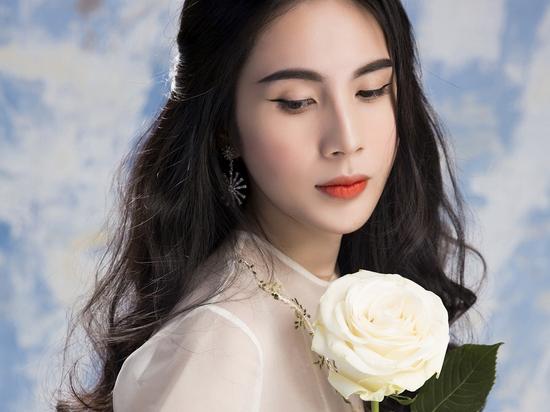 Thủy Tiên ngấn lệ khi thu âm ca khúc buồn nhất sự nghiệp