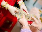 Không trao vàng ngày cưới: Mẹ chồng quá đáng hay con dâu so đo?