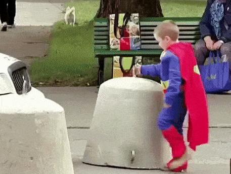 Ngỡ ngàng với sức mạnh khó tin của 'siêu nhân nhí'