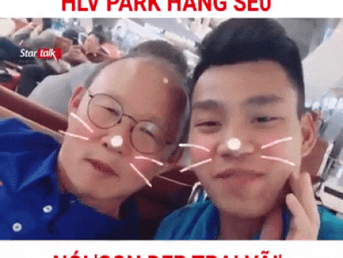 Văn Thanh 'gà bài' để thầy Park Hang-seo nói mình đẹp trai