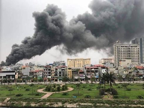 Cháy lớn ở Linh Đàm