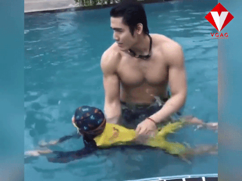 Ba chàng bạn thân Hàn Quốc đều điển trai, có thân hình 6 múi-9