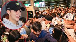 'Hoàng tử lai' Kim Samuel chật vật thoát khỏi 'biển' fan Việt giữa đêm khuya