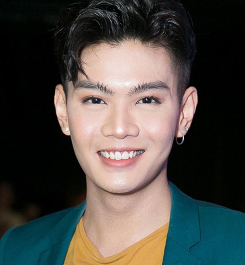 Cách vẽ lông mày "sâu róm" của Đào Bá Lộc khiến fan ngã ngửa.