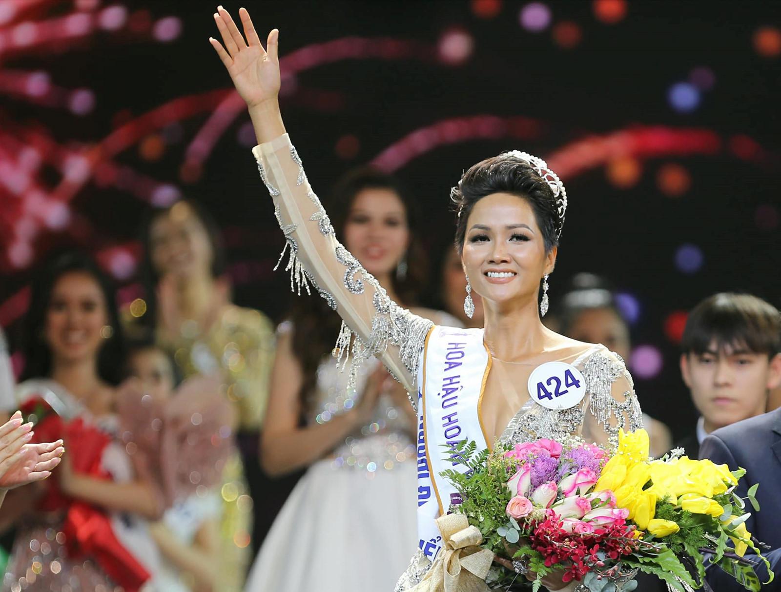 Muôn kiểu tóc ngắn 'gây thương nhớ' của Hoa hậu Hoàn vũ Việt Nam H'Hen Niê
