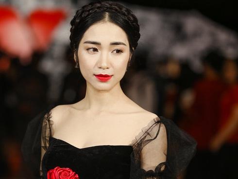 Hòa Minzy tiết lộ góc khuất: 'Thiếu tiền là tôi vay, mà vay thì trả đủ từng đồng'