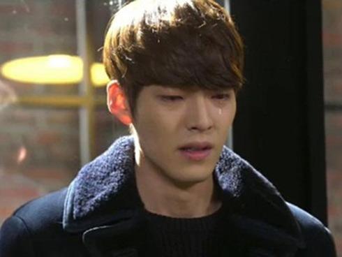 Nữ đồng nghiệp báo có thai, người yêu về khóc lóc đòi chia tay