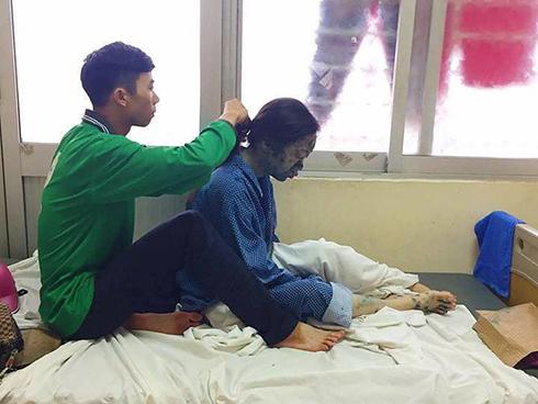 Chuyện chàng trai chăm bạn gái bị thủy đậu: 'Dẫu biết lây ốm nhưng vẫn phải ôm lấy'