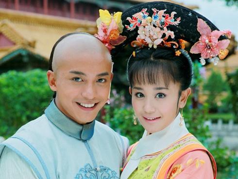 KHÔNG THỂ NGỪNG CƯỜI vì giọng hát thảm họa của người lồng tiếng Nhĩ Khang trong 'Tân Hoàn Châu cách cách'