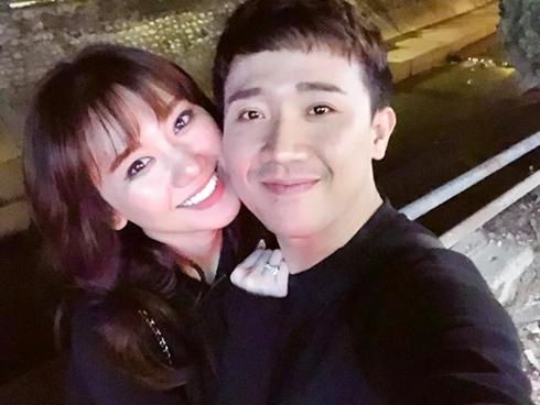 Tin sao Việt: Trấn Thành và Hari Won 'tình bể bình' bên nhau khi Đà Lạt về đêm