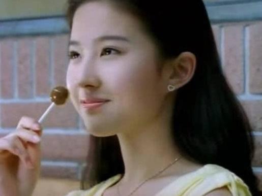 Loạt ảnh tuổi 17 của Lưu Diệc Phi gây sốt: Đẹp xuất sắc bất chấp mọi khung hình