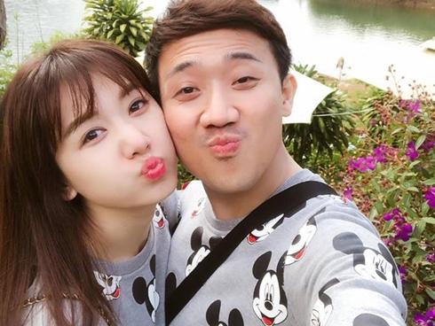 Nói về tin vui bầu bí với Trấn Thành, Hari Won bảo 'nghe xong cũng ham quá trời'