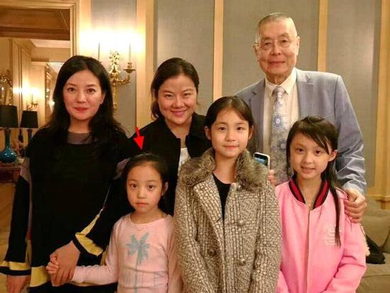 Triệu Vy mở đại tiệc xa hoa tại Pháp, dùng chuyên cơ riêng đưa đón khách mời VIP