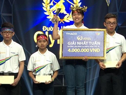 Đáp ứng yêu cầu bất ngờ của MC Diệp Chi, nữ sinh Olympia hát ‘Em gái mưa’ và xuất sắc giành vòng nguyệt quế