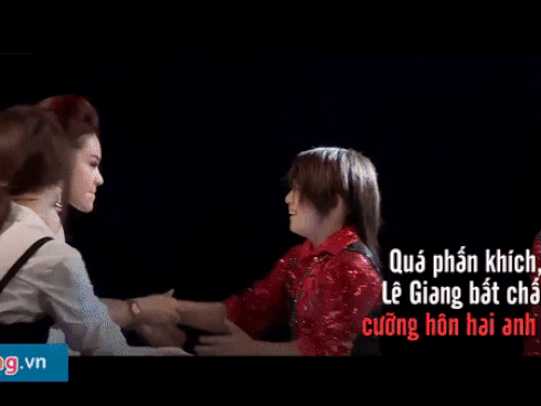 Lê Giang phấn khích cưỡng hôn trai đẹp ngay trên sóng truyền hình