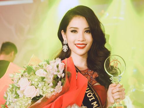 Chị gái Nam Em: 'Sau giải thưởng, tôi được mời đi tiệc giá 15.000 USD cho 3 tiếng tiếp rượu đại gia'