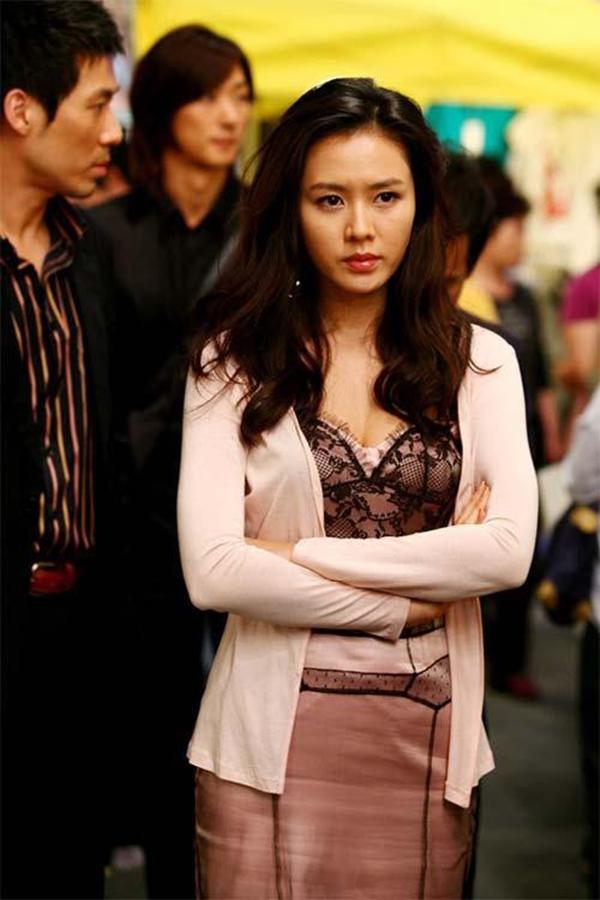 Son Ye Jin rũ bỏ hình tượng dễ thương khi trở thành đàn chị trong giới xã hội đen với phim "Open City".