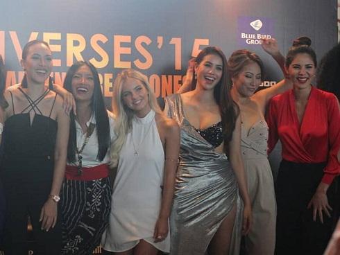 Hội ngộ dàn mỹ nhân cùng thi Miss Universe 2015, Phạm Hương rạng rỡ không chịu nhường phần