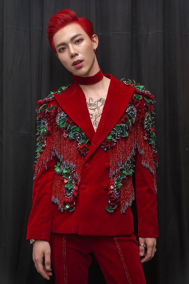 Erik trang điểm mặt trắng phấn hơn cả Chi Pu-11