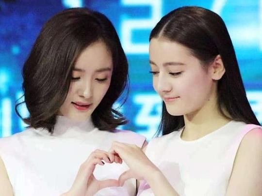 Giữa lúc Dương Mịch chóng mặt vì tai tiếng quỵt tiền từ thiện, Địch Lệ Nhiệt Ba và Lưu Khải Uy đồng loạt bênh vực