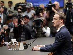 Mark Zuckerberg khẳng định Facebook không nghe lén điện thoại