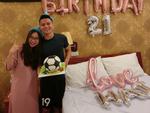Tin sao Việt: Quang Hải - U23 Việt Nam đón tuổi 21 hạnh phúc bên bạn gái