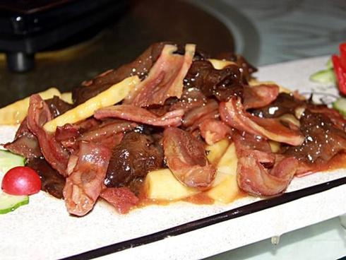 'Sốc' với nhà hàng chuyên phục vụ món ăn làm từ của quý động vật