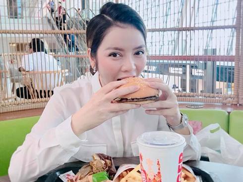 Bị phao tin 'xộ khám', Lý Nhã Kỳ hài hước: 'Hết ngày Cá tháng Tư rồi nghen'