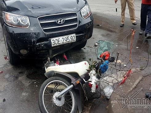 Đi mua cơm cho mẹ, cô gái bị ô tô đâm tử vong trước bệnh viện Bạch Mai