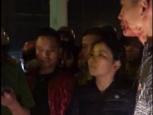 Tài xế đánh vợ chồng đi xe máy be bét máu rồi chui vào ô tô cố thủ